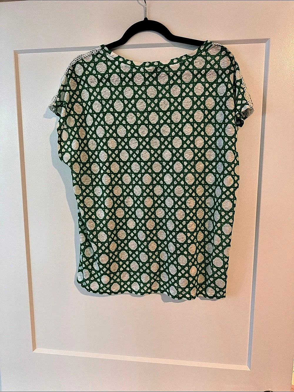 Ann Taylor Green & White Geometric Short Sleeve Top